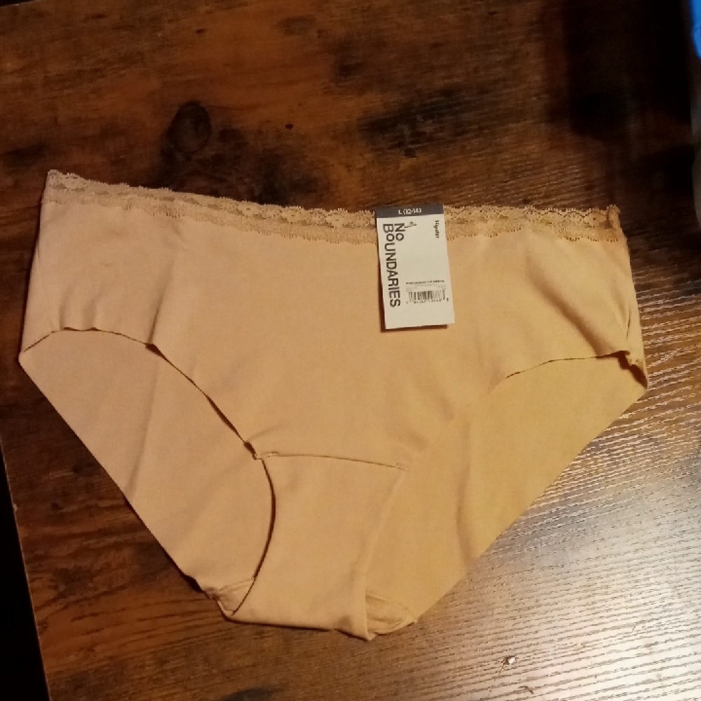 NWT No Boundaries Multiple sizes Cotton laser Cut Toasted Almond Hipsters
